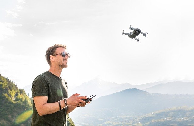 drone-3453361_640